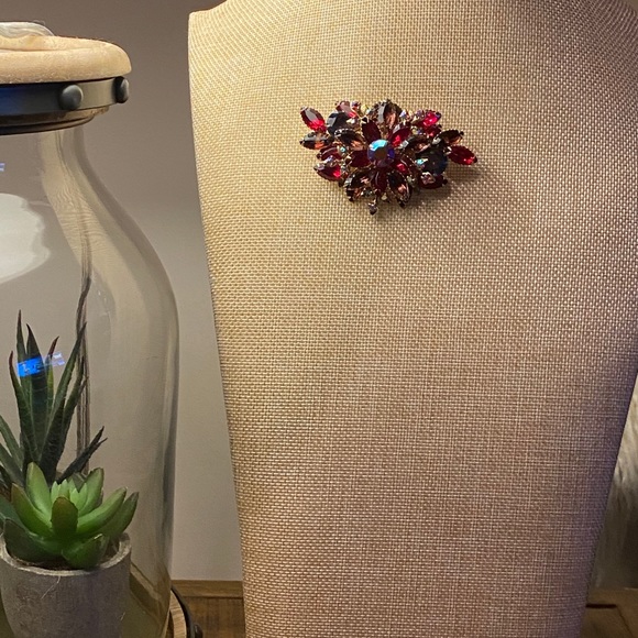 Sold! Purple AB Brooch Multi Layer 3D Coro Boucher - Picture 3 of 8